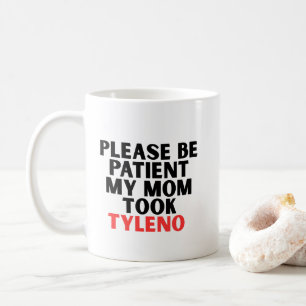 Caneca De Café Por favor, seja paciente, minha mãe pegou Tyleno