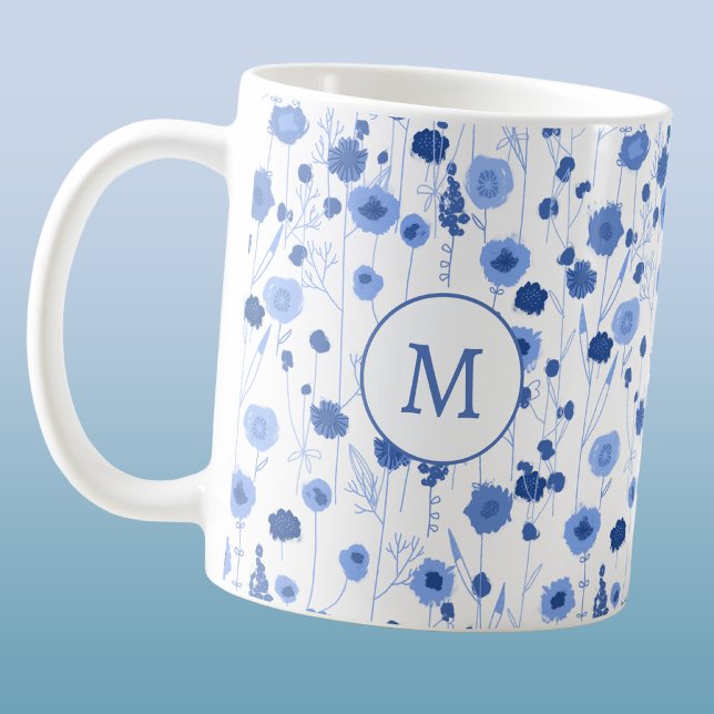 Caneca De Café Prado Botânico de Flor Silvestre Azul Branco Monog (Blue white wildflower meadow custom personalized monogram initial coffee mug)