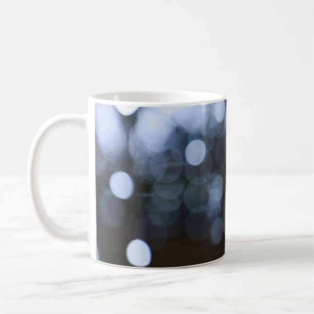 Caneca De Café Prata, fundo branco da noite. (Esquerda)