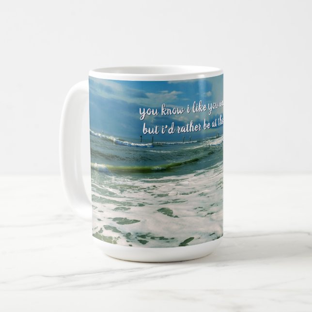 Caneca De Café Preferencialmente Estará Na Praia | Custom Text (Frente Esquerda)