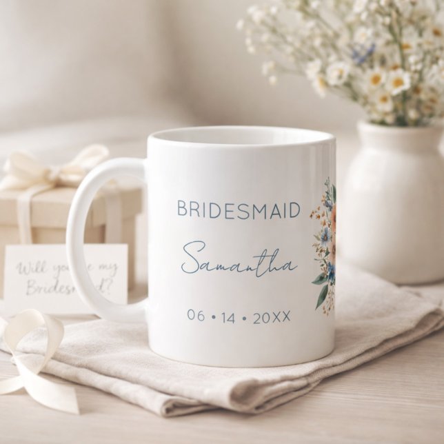 Caneca De Café Presente para Dama de Honra Azul Floral Personaliz (Criador carregado)