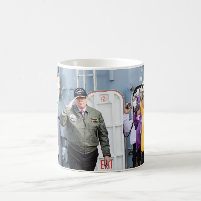 Caneca De Café Presidente Donald Trump Salutes (Centro)