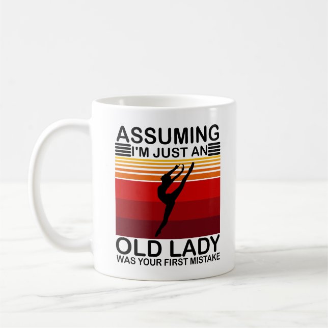 Caneca De Café Presumindo que sou apenas uma senhora velha era gi (Esquerda)