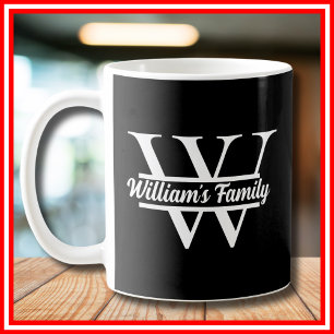 Caneca De Café Preto e Branco   Monograma de Nome de Família Simp