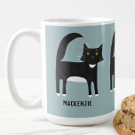 Caneca De Café Preto e Branco Personalizado<br><div class="desc">Gato de smoking branco e preto em fundo de médio,  perfeito para amantes de animais e de animais de estimação. Altere o nome para personalizar. Arte original de Nic Squirrell.</div>