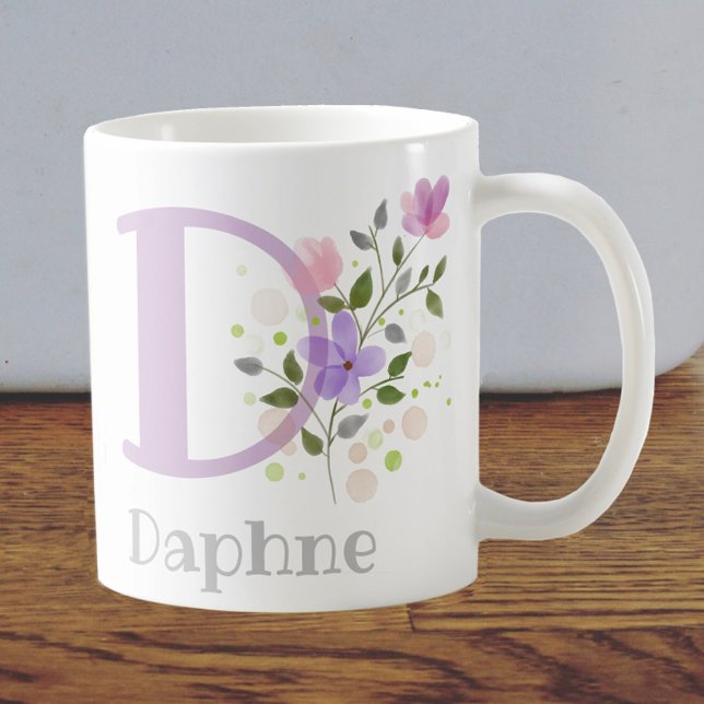 Caneca De Café Primeira Inicial Mais Nome Daphne com Flores (Criador carregado)