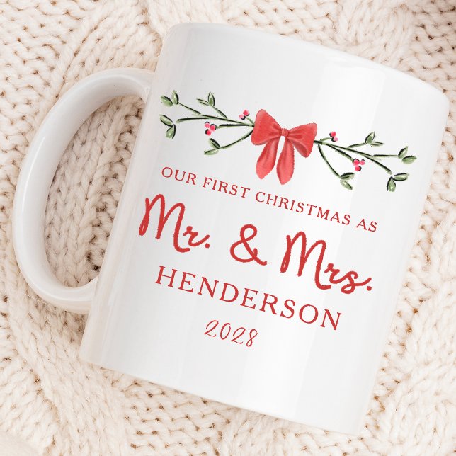 Caneca De Café Primeiro Natal, Sr. e Sra. Feriado Personalizado (Celebrate your first Christmas as Mr. & Mrs. with a cozy, personalized holiday mug!)