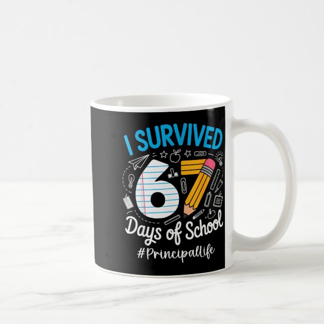 Caneca De Café Principal Survived 67 Days Of School Humor Design  (Direita)