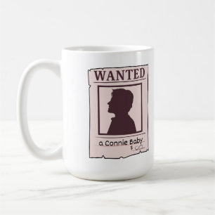 Caneca De Café Procurado: Um Design de Poster Connie Bby   Popula