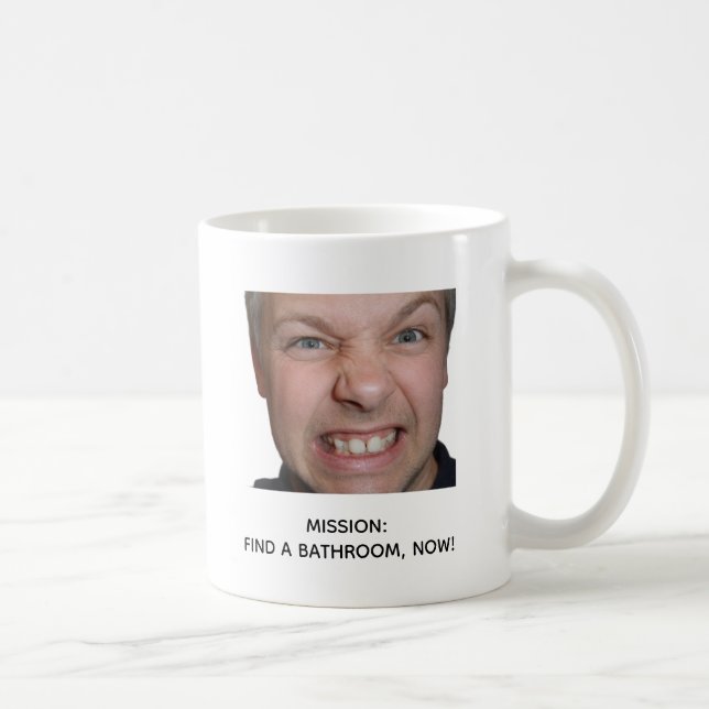 Caneca De Café Projeto de Meme de Pânico no Banheiro com Missão d (Direita)