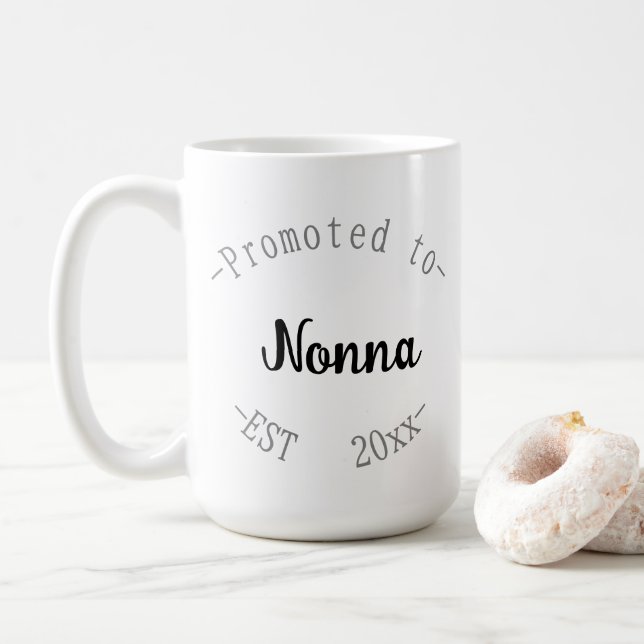Caneca De Café Promovido a Nonna (Com Donut)