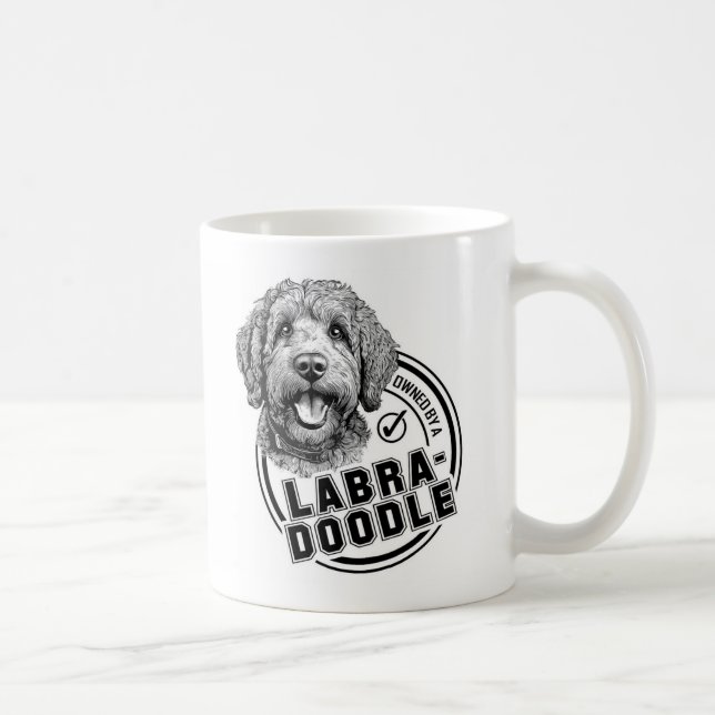 Caneca De Café Propriedade de um Labradoodle (Direita)