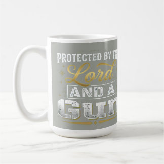 Caneca De Café Protegido pelo Senhor e uma Arma