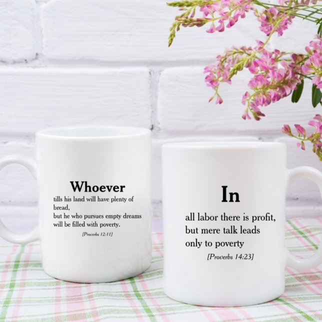 Caneca De Café Provérbios 12:11 | Citação de script de Bíblia 14: (Criador carregado)