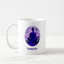 Púrpura Espiritual Sentado Yoga Pose Namaste