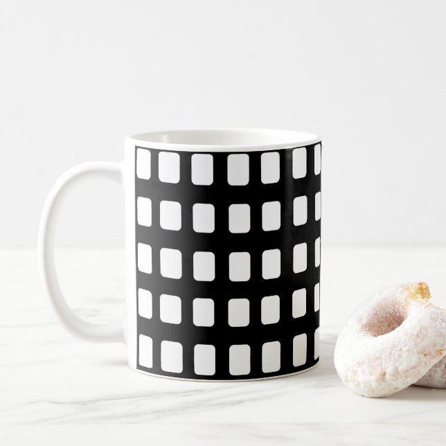 Caneca De Café Quadrados Pretos e Brancos Modernos (Com Donut)