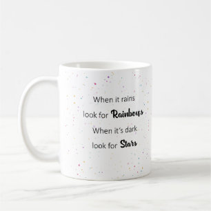 Caneca De Café Quando Chove A Cota De Vida Positiva
