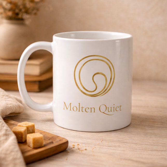 Caneca De Café Quiet Gold Swirl Classic Mug, 11 oz (White ceramic with a gold swirl and serif detail, designed for calm mornings and desks.)