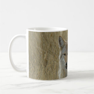 Caneca De Café R2 Coyote em Grama Alta