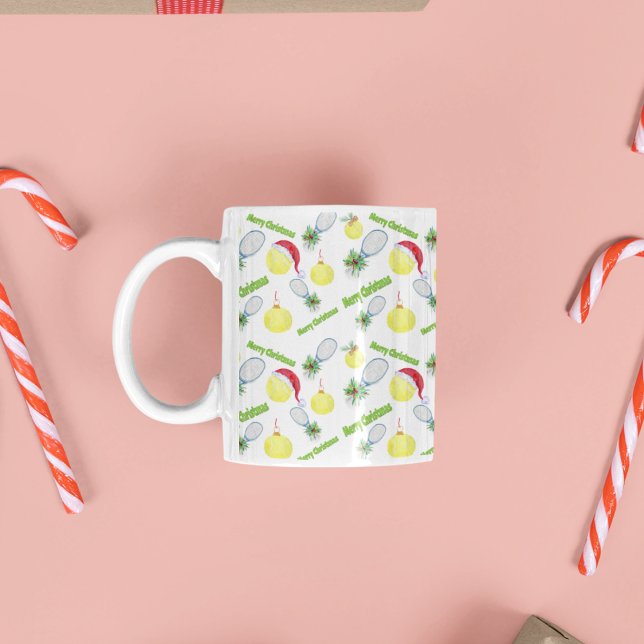 Caneca De Café Racquete De Ténis E Bolas De Natal Aquarela (Criador carregado)