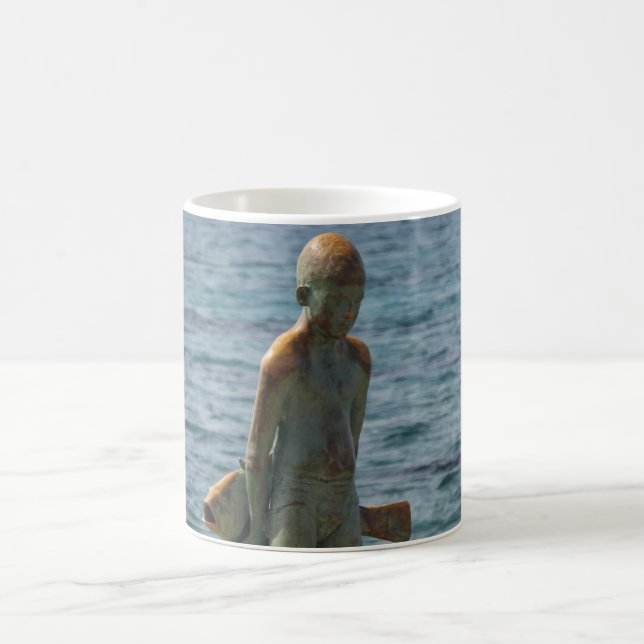 Caneca De Café Rapaz e sua estátua de Peixe Paphos, seafronta (Centro)