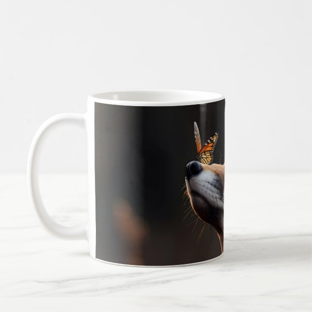 Caneca De Café Raposa-branca com uma borboleta sentada no nariz (Esquerda)