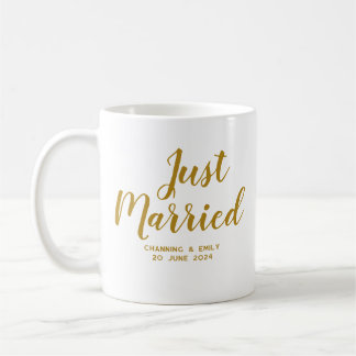 Caneca De Café Recem casados de Script Dourado Personalizado