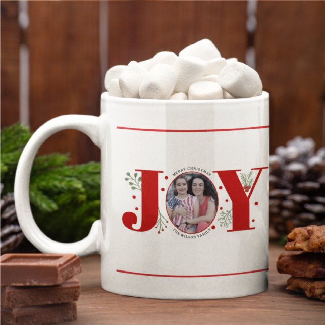 Caneca De Café Red Joy com a foto de Natal das bagas (Criador carregado)