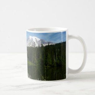 Caneca De Café Reflexo do Lago Monte Rainier com Flores Silvestre