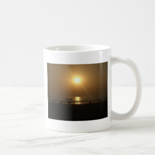 Caneca De Café Reflexo do Pôr do Sol de Verão Dourado na Praia