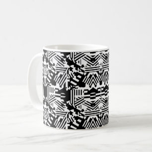 Caneca De Café Reflexões Abstratas: Linhas, Cubos e Monocromo