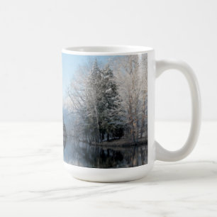 Caneca De Café Reflexões do Lago das Árvores Snowy Winter