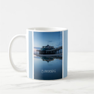Caneca De Café Reflexos do Pier de Blankenberge na Hora Azul