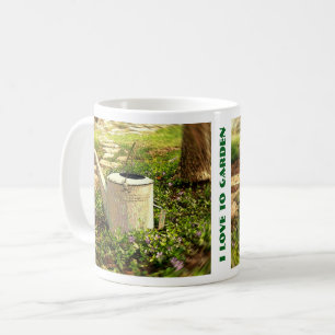 Caneca De Café Regador Antigo Em Um Trecho De Vinca