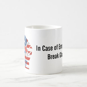 Caneca De Café Resista: Em Caso de Emergência Quebre o Vidro Cane