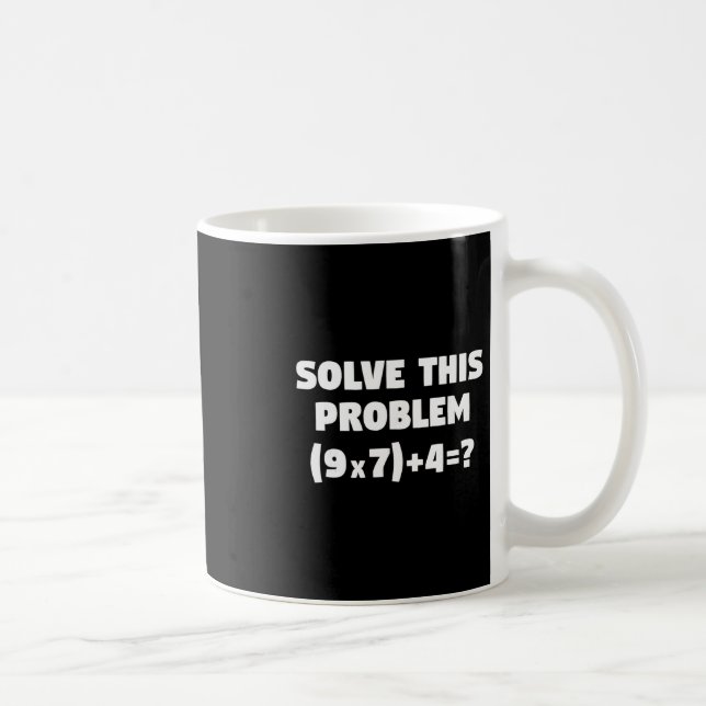 Caneca De Café Resolva Este Problema (9x7)+4=67 Divertido Profess (Direita)