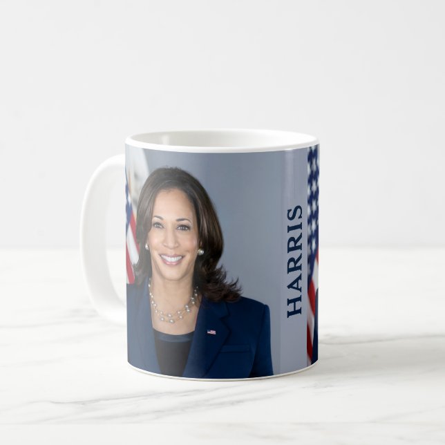 Caneca De Café Retrato Oficial do Vice-Presidente Kamala Harris (Frente Esquerda)