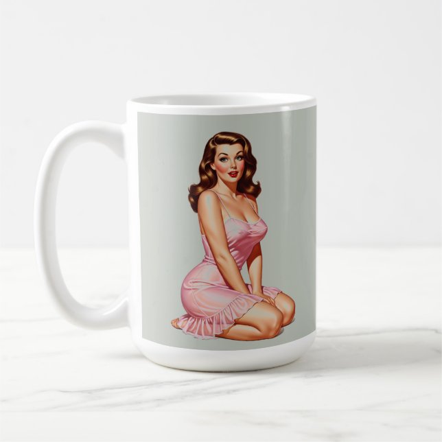 Caneca De Café Retro Brunette Pin-up Girl in Pink (Esquerda)