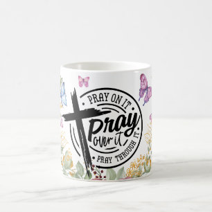 Caneca De Café Reze Floral Sobre Ele Através Dele