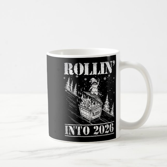 Caneca De Café Rollin' Into 2026 Funny Raccoon Dumpster Fire Art  (Direita)