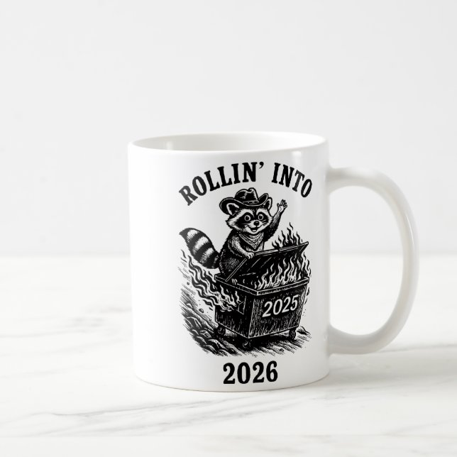 Caneca De Café Rollin Into 2026 Raccoon Funny Dumpster Fire 2025  (Direita)
