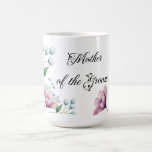 Caneca De Café Romance Botânico Suave De Casamento Floral Elegant<br><div class="desc">Este elegante design apresenta uma disposição graciosa de elementos florais pintados manualmente em tons suaves e pastéis. A design apresenta delicados botões brancos, florescentes azuis e uma flor vibrante de magnólia, todos colocados contra um fundo de cinza macia. Os sotaques florais minimalistas evocam uma sensação de beleza e romance eterno,...</div>