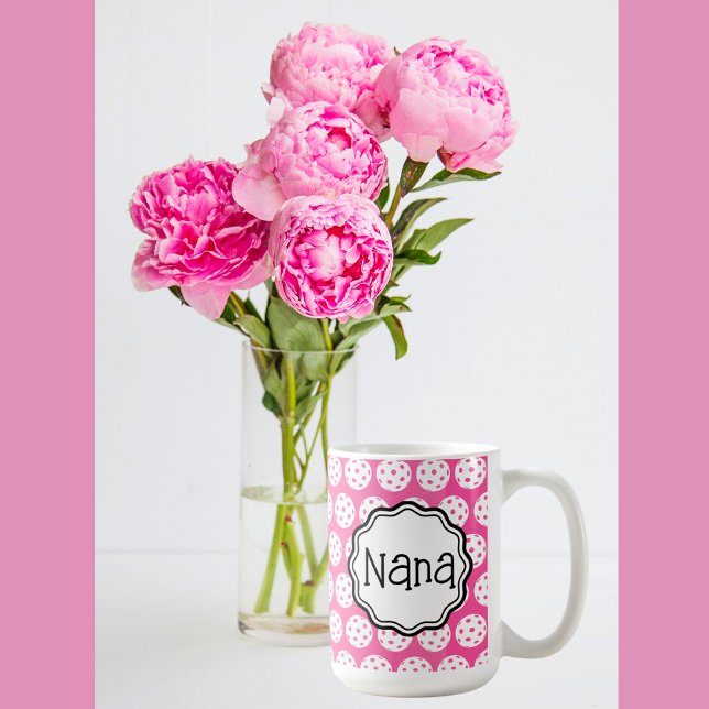 Caneca De Café Rosa De Cravo Personalizado E Pickleball Branco (Personalized gifts for those you love!)