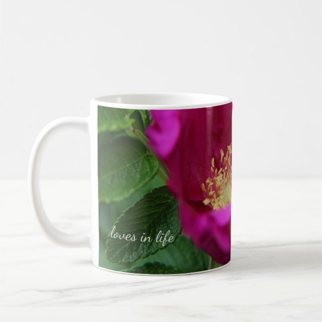 Caneca De Café Rosa Rugosa de Perto (Esquerda)