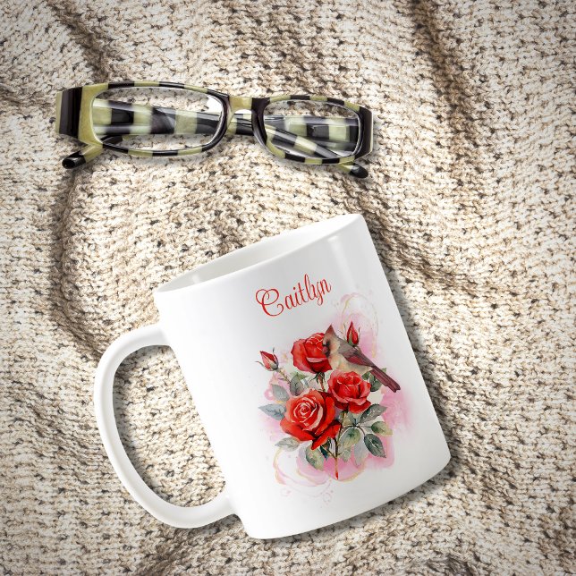 Caneca De Café Rosa vermelha e café personalizado cardeal (Criador carregado)