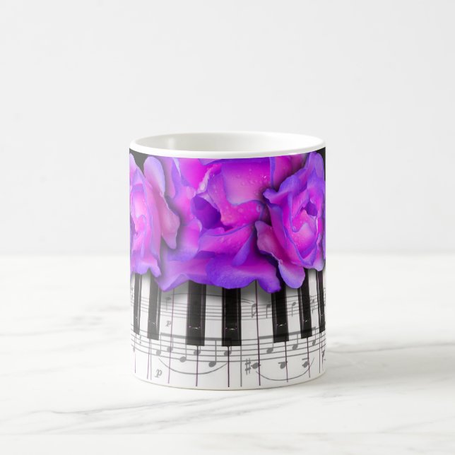 Caneca De Café Rosas de Fushia e teclado e notas de piano (Centro)