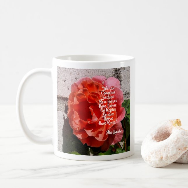Caneca De Café Rosas Entre as Cotas de Thorns Abe Lincoln (Com Donut)