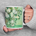 Caneca De Café Rosas | Vincent Van Gogh<br><div class="desc">Rosas (1890) do artista poste-impressionista holandês Vincent Van Gogh. A obra original é um pintura a óleo em canvas que representa uma vida estática de rosas brancas contra um fundo verde-claro. Use as ferramentas de design para adicionar texto personalizado ou personalizar a imagem.</div>