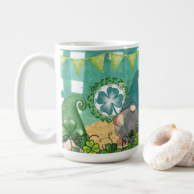 Caneca De Café Rua, Gnomo do Dia de Patrick e Design do Shamrock (Com Donut)