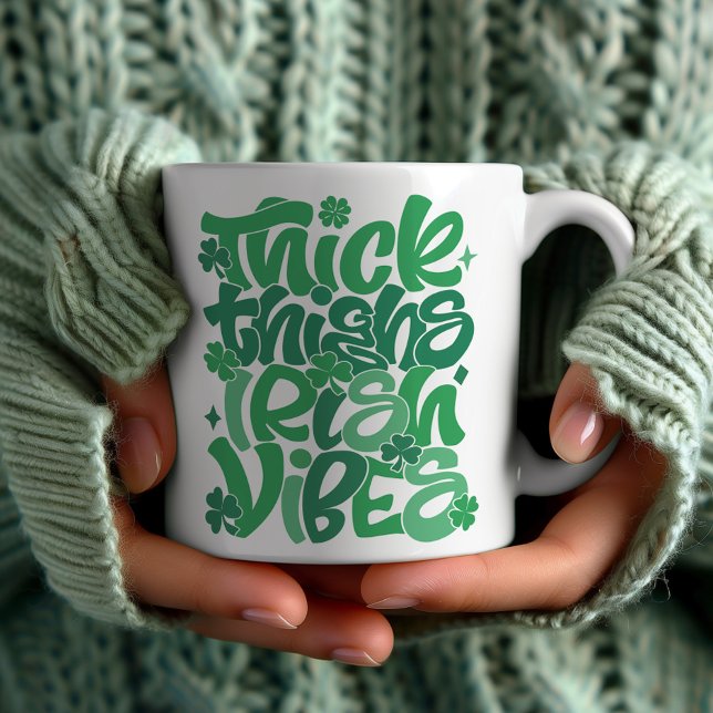 Caneca De Café Rua "Thick Thighs Irish Vibes", de Patrick (Criador carregado)